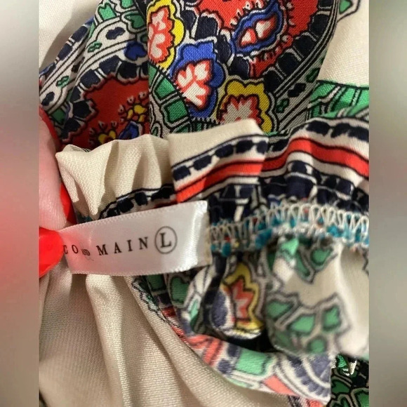 Coco and Main paisley tunic blouse with crochet accent sleeve. Size Large - Picture 7 of 9